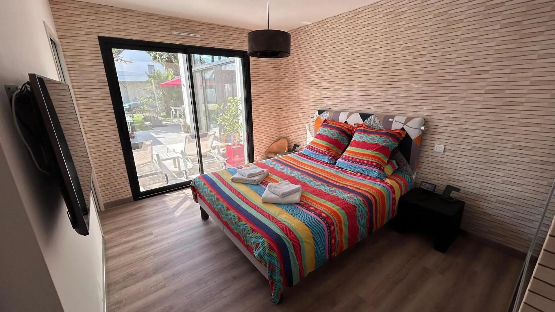 Feriehus Maison De 102M² Sur Terrain Clos Terrasse Jacuzzi Le Tour-du-Parc Frankrig