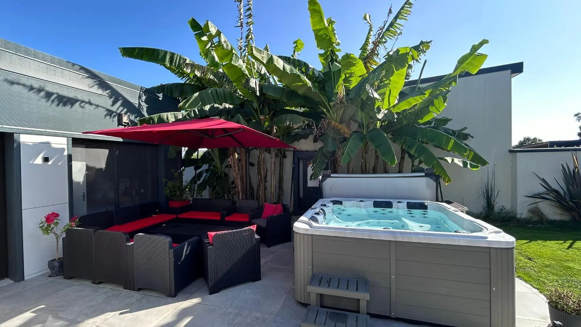 Maison De 102M² Sur Terrain Clos Terrasse Jacuzzi Le Tour-du-Parc Feriehus